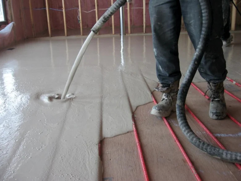 Instalace elektrického podlahového topení s betonem