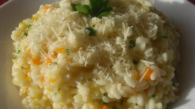 Královské krémové risotto s parmazánem a petrželkou.