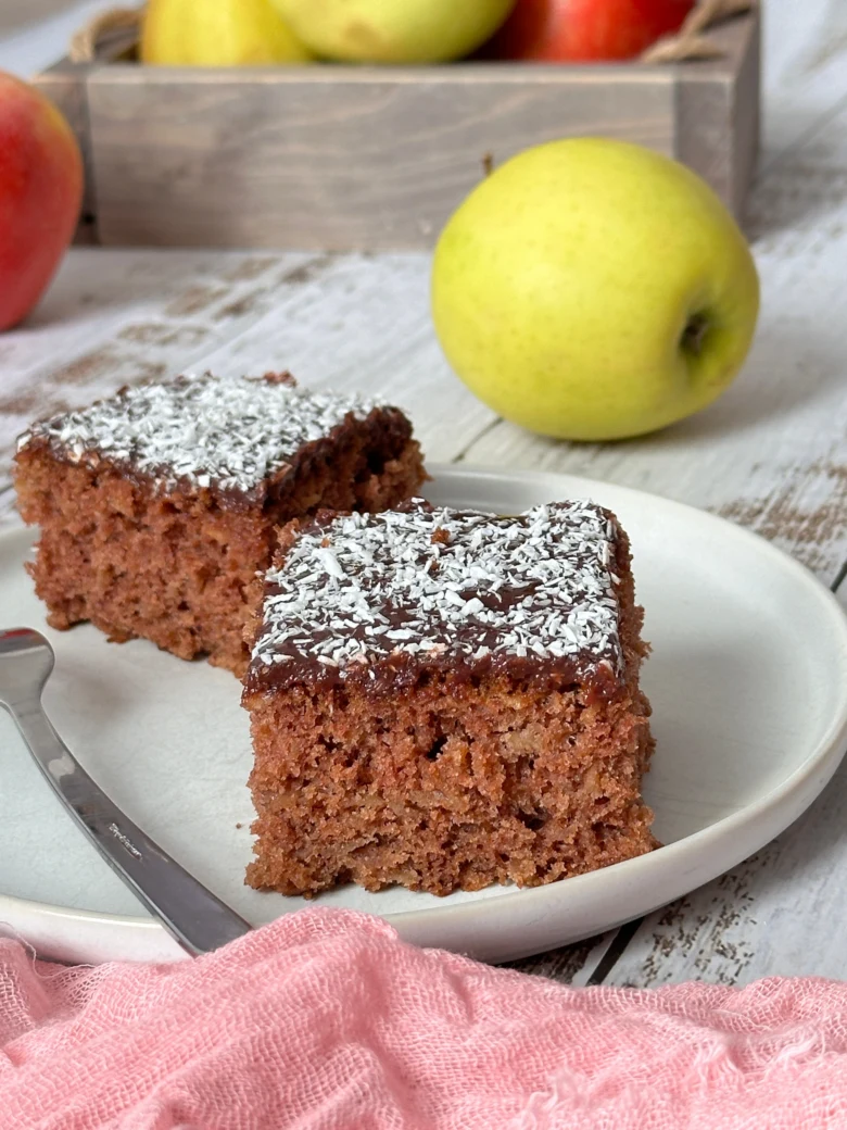 Gluten-free cake slices with apples