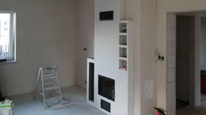 Krbová vložka během rekonstrukce s nehotovými stěnami.