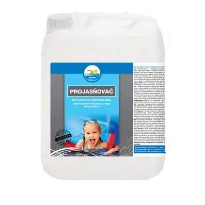 Produkt na čištění bazénu s dítětem ve vodě