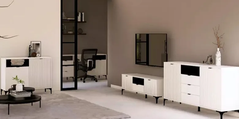 Modern interiér s odděleným pracovním koutem skleněnou stěnou