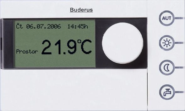 Termostat ukazující teplotu v místnosti pro úsporu energie.