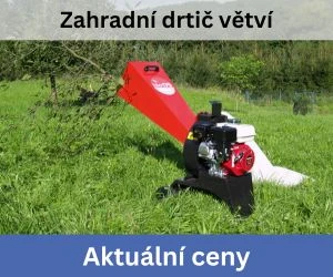 Červený drtič větví na trávníku v zahradě